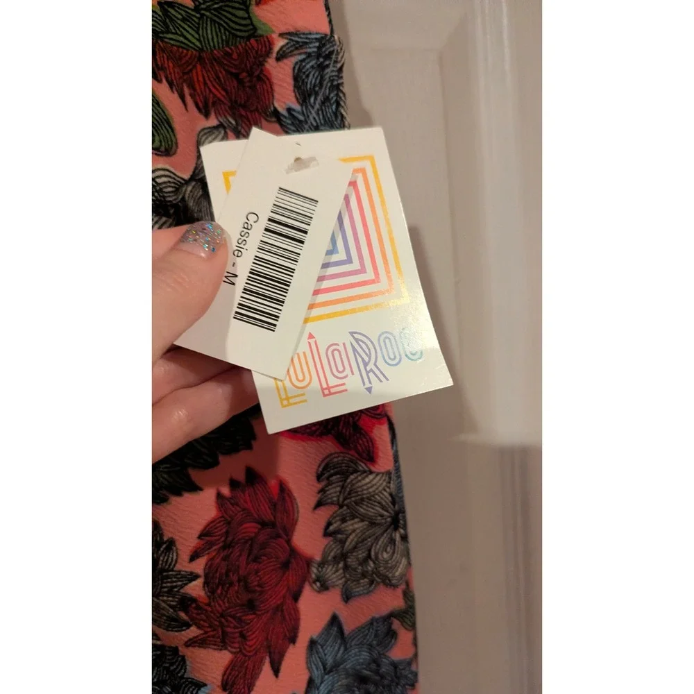 LuLaRoe Cassie Skirt M Pink Floral Lotus Pencil Bodycon Knee Length NWT